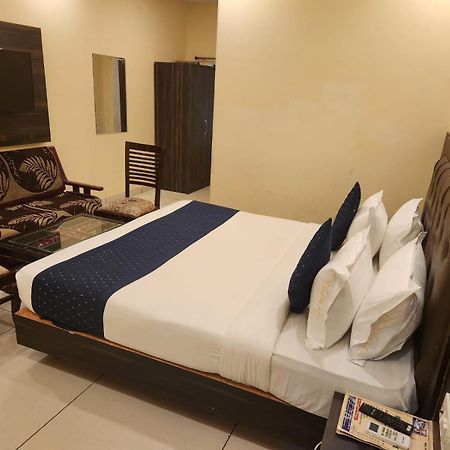 Hotel Aerotech Near Delhi Airport Nuova Delhi Esterno foto