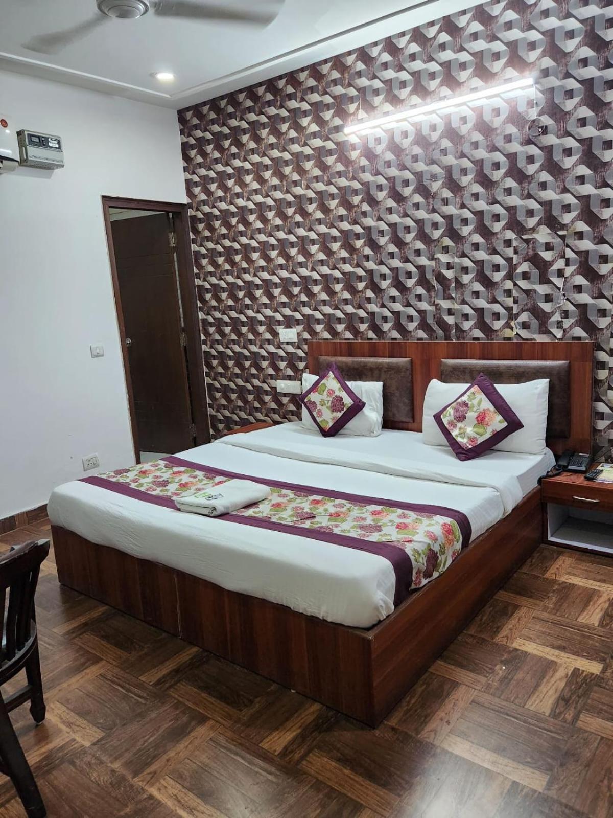 Hotel Aerotech Near Delhi Airport Nuova Delhi Esterno foto